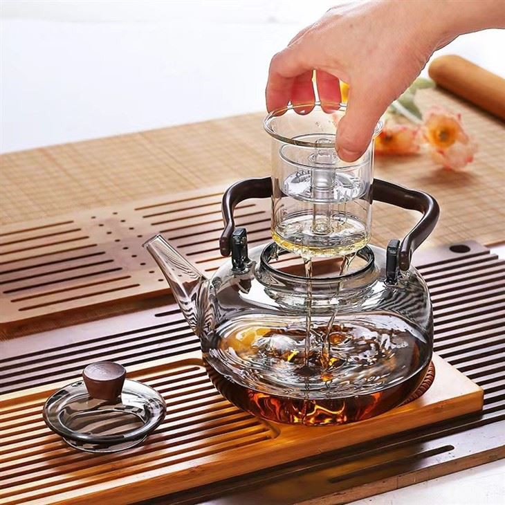 Integrated Steaming And Boiling Teapot